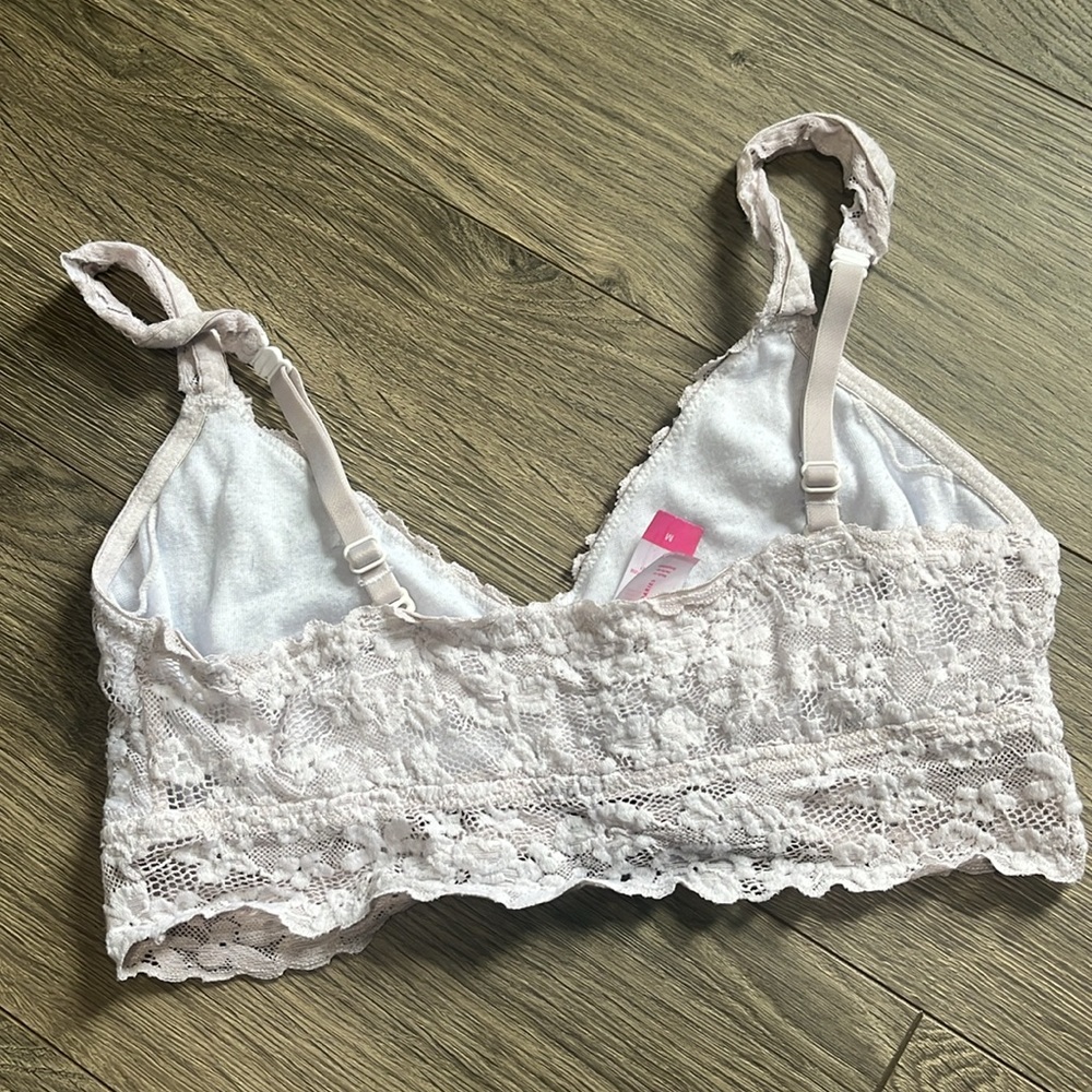 White lace bra - Picture 2 of 3